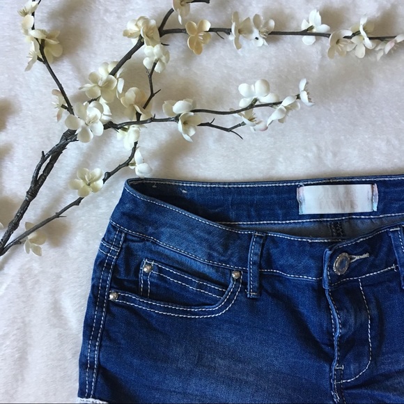 Lace jean shorts size 4/5. - Picture 2 of 5